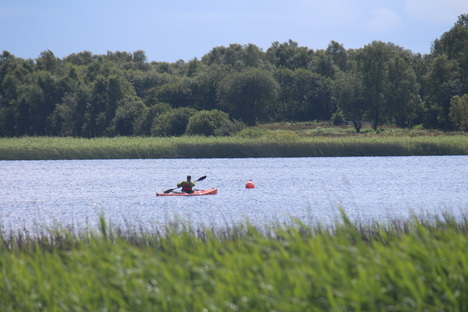 Dave Horkan Kayaking the Shannon Sprint solo record.